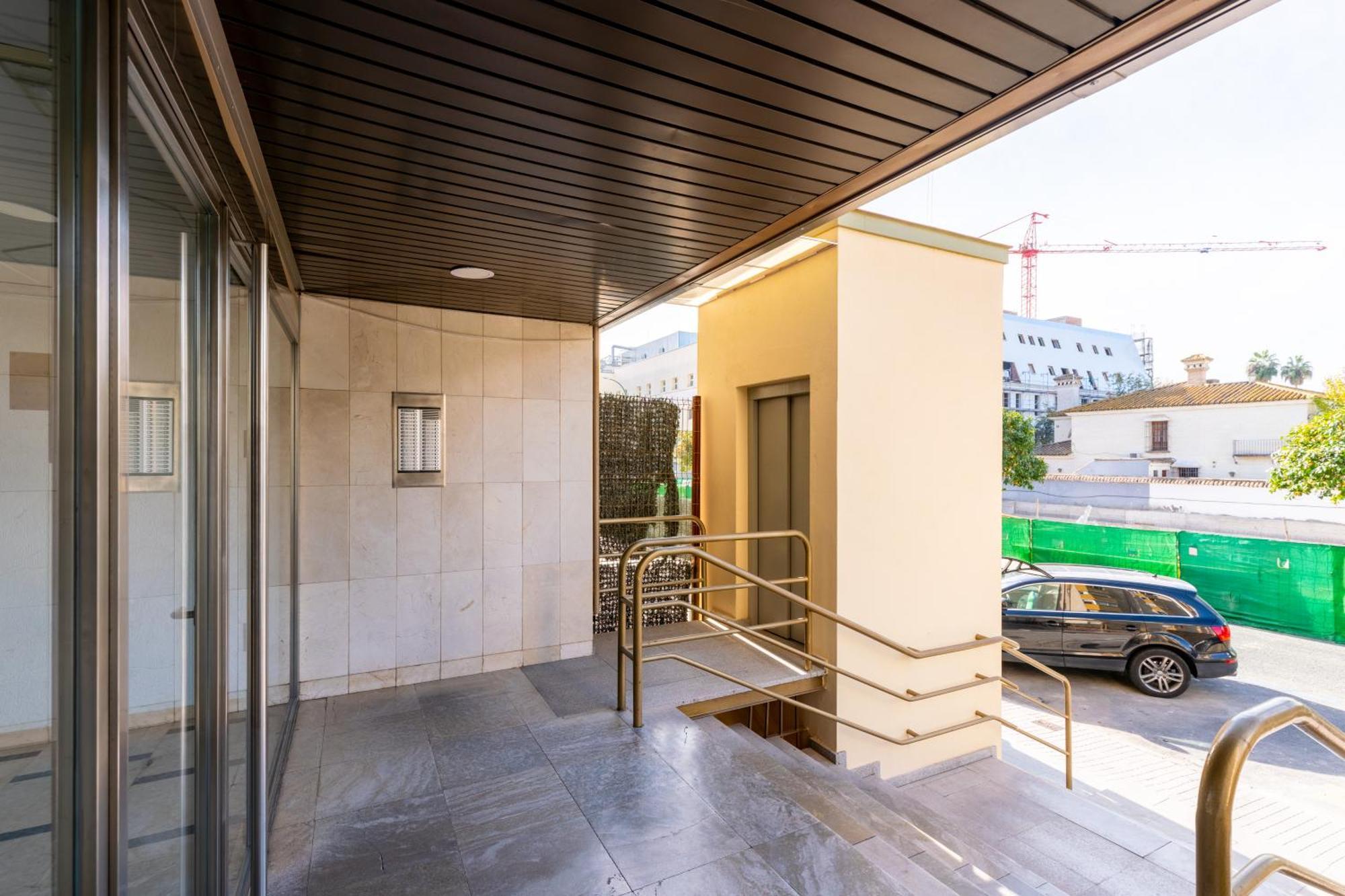 Diseno Y Comodidad En Bami Seville