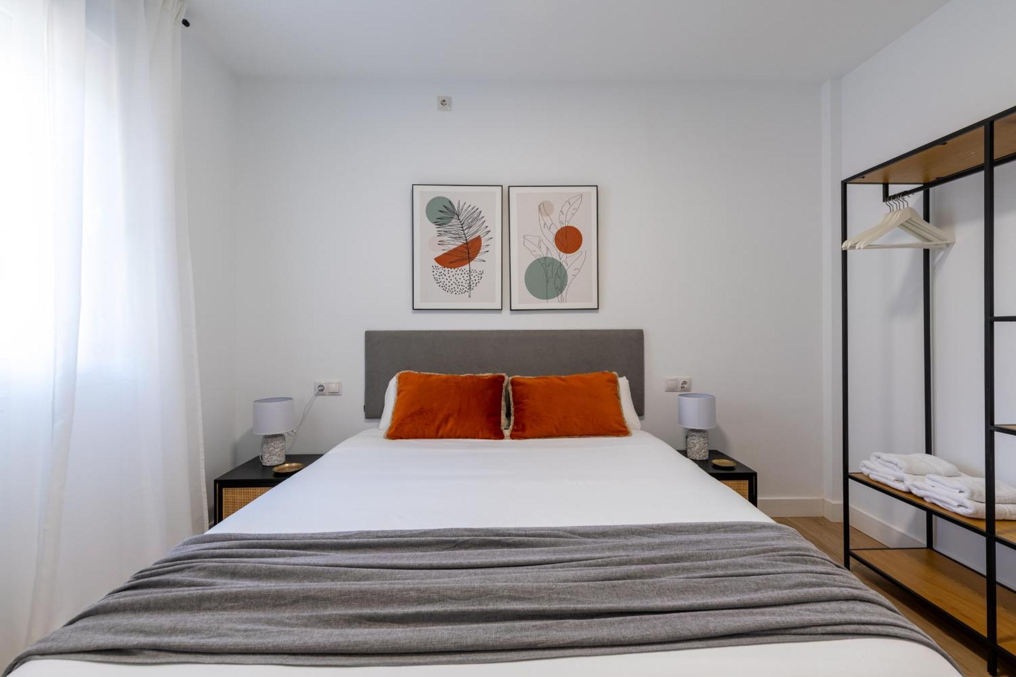 Diseno Y Comodidad En Bami Apartment Seville