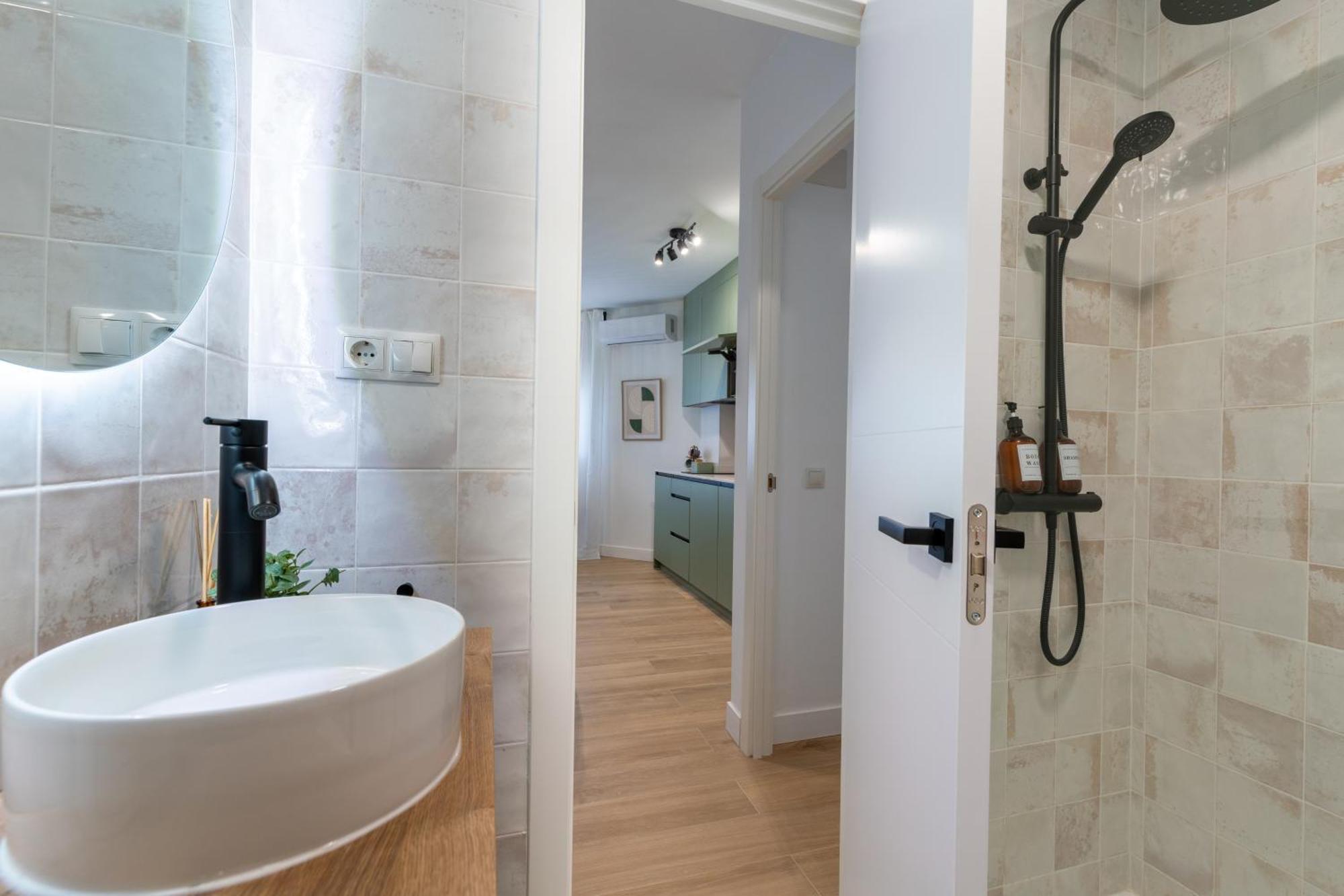 Diseno Y Comodidad En Bami Apartment Seville